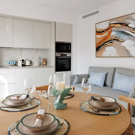 Marbella Banus Suites - Banus - Playa Del Duque - Luxury Beachfront Complex - 2Br - 2Ba - Direct Beach Access - Just 3 Min Walk To Puerto Banus Marina - 35,000 M2 Tropical Gardens - 3 Pools - 2 Onsite Restaurants - Ideal For Families Apartmán
