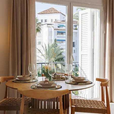 Marbella Banus Suites - Banus - Playa Del Duque - Luxury Beachfront Complex - 2Br - 2Ba - Direct Beach Access - Just 3 Min Walk To Puerto Banus Marina - 35,000 M2 Tropical Gardens - 3 Pools - 2 Onsite Restaurants - Ideal For Families