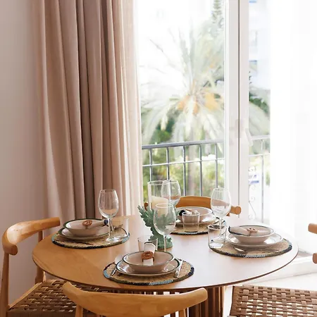 Marbella Banus Suites - Banus - Playa Del Duque - Luxury Beachfront Complex - 2Br - 2Ba - Direct Beach Access - Just 3 Min Walk To Puerto Banus Marina - 35,000 M2 Tropical Gardens - 3 Pools - 2 Onsite Restaurants - Ideal For Families Apartmán