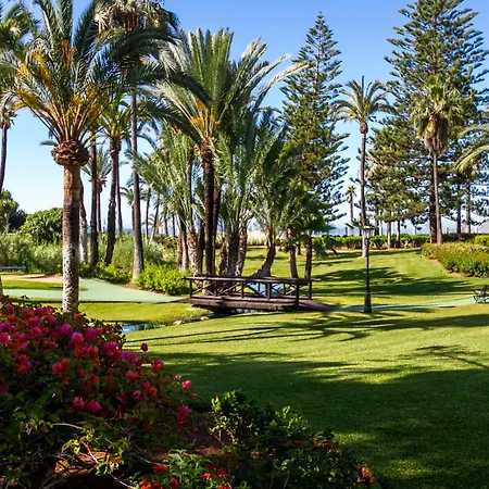 Marbella Banus Suites - Banus - Playa Del Duque - Luxury Beachfront Complex - 2Br - 2Ba - Direct Beach Access - Just 3 Min Walk To Puerto Banus Marina - 35,000 M2 Tropical Gardens - 3 Pools - 2 Onsite Restaurants - Ideal For Families *